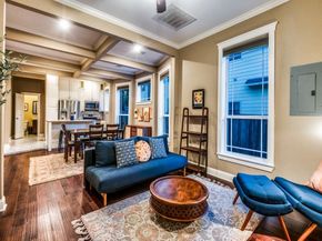 820 W 8th Street , Dallas Texas 75208