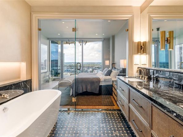 3130  Harwood   1502, Dallas Texas 75201