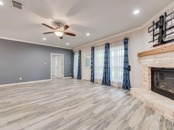 5420  Meandering Road , River Oaks Texas 76114