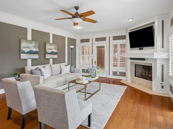 2702  Lawtherwood Court , Dallas Texas 75214
