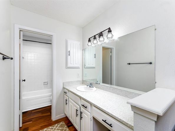 1719  Westview Terrace  L, Arlington Texas 76013