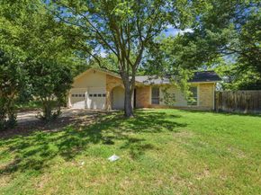 1137  Meadow Creek Court , Lancaster Texas 75146