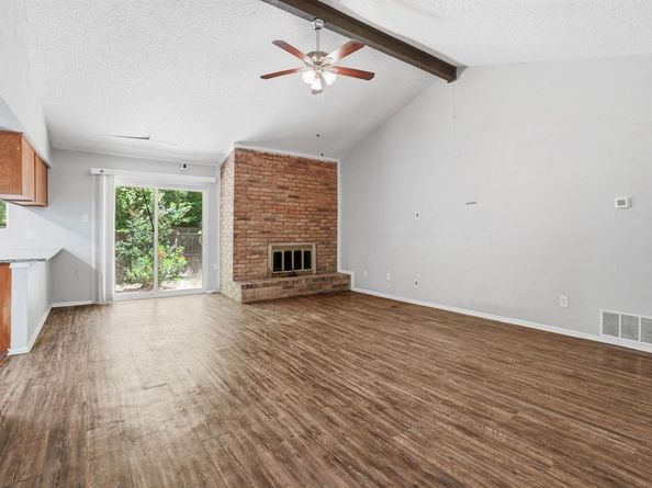 1137  Meadow Creek Court , Lancaster Texas 75146