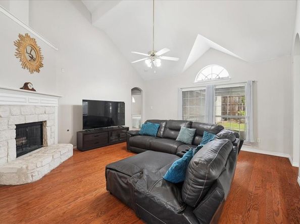 312  Foxglove Court , Grand Prairie Texas 75052