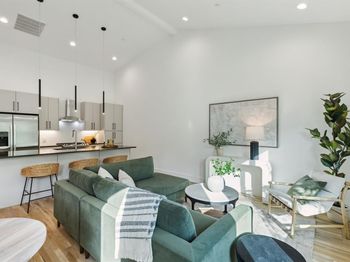 2142  Lovedale Avenue 