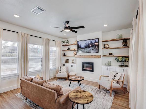 3230  6th Avenue , Fort Worth Texas 76110