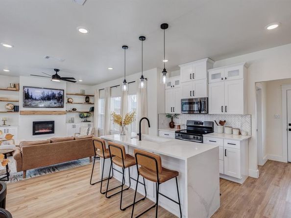 3230  6th Avenue , Fort Worth Texas 76110