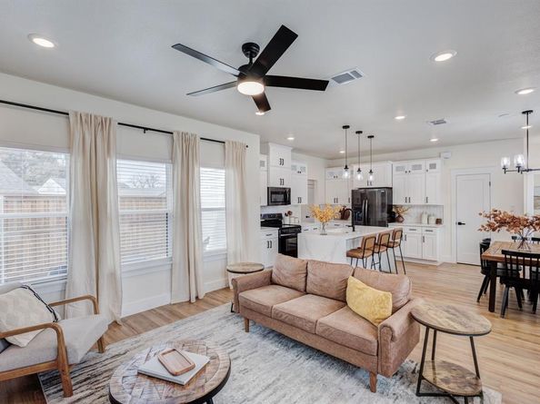 3230  6th Avenue , Fort Worth Texas 76110