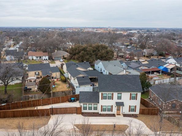 3230  6th Avenue , Fort Worth Texas 76110