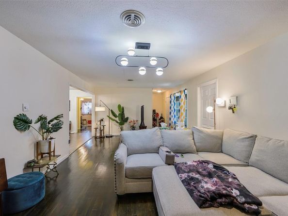 8619  Reva Street , Dallas Texas 75227