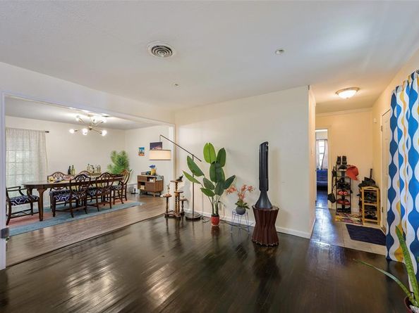 8619  Reva Street , Dallas Texas 75227