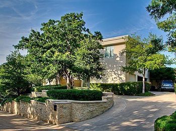 2619  Hemingway Drive 