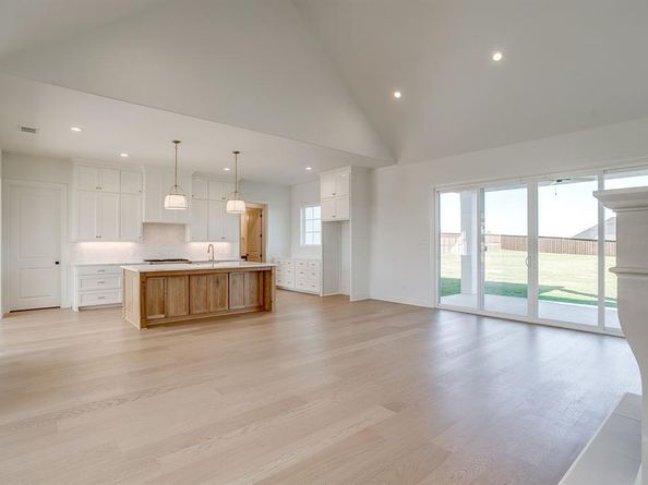 8129  Spanish Hills  , Benbrook Texas 76126