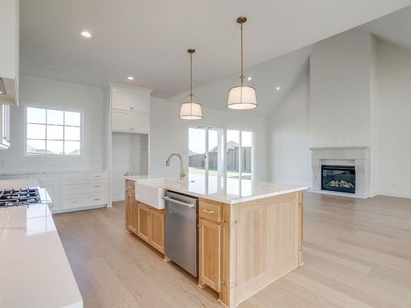 8129  Spanish Hills  , Benbrook Texas 76126