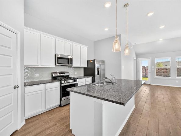 7236  Fairholt Road , Pilot Point Texas 76258