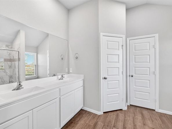 7236  Fairholt Road , Pilot Point Texas 76258