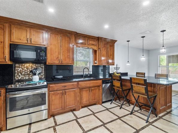 614  Pondview Drive , Cedar Hill Texas 75104