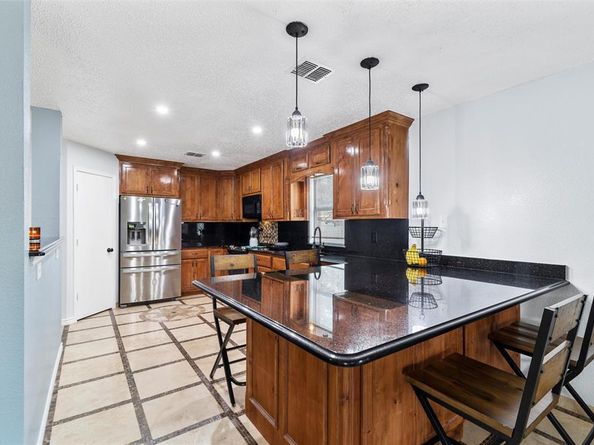 614  Pondview Drive , Cedar Hill Texas 75104