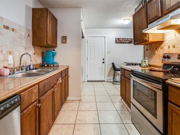 6102  Kelly Elliott Drive , Arlington Texas 76001