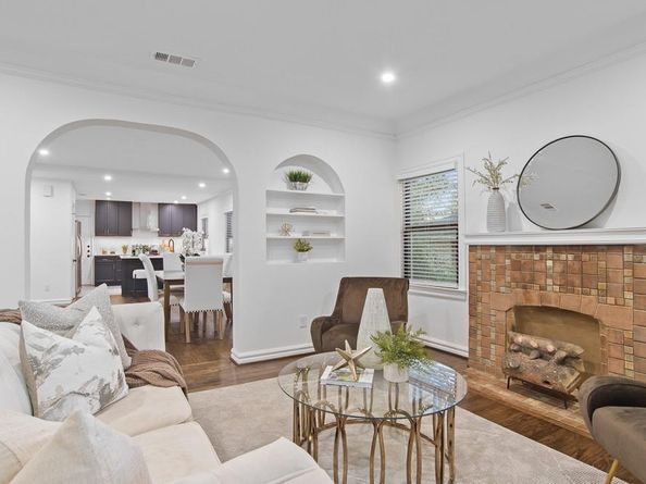 1835  Cedar Crest Boulevard , Dallas Texas 75203