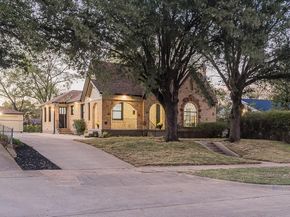 1835  Cedar Crest Boulevard , Dallas Texas 75203