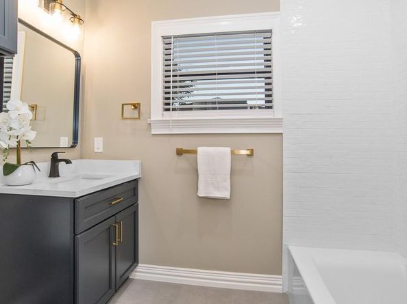 1835  Cedar Crest Boulevard , Dallas Texas 75203