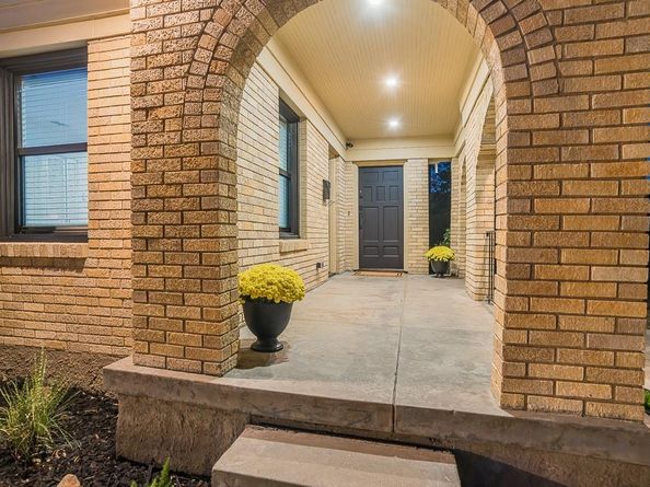 1835  Cedar Crest Boulevard , Dallas Texas 75203