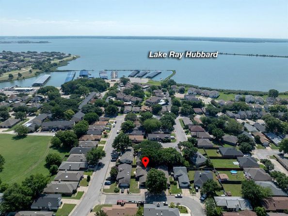 5106  Lakeridge Court , Garland Texas 75043