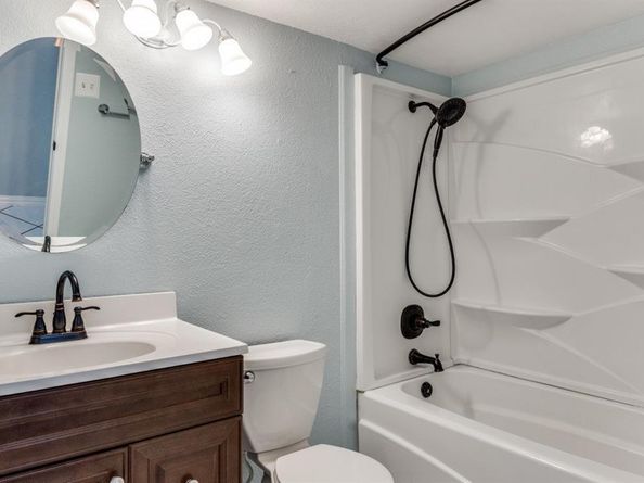 918  Lesa Lane , Garland Texas 75042