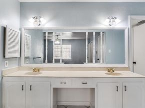 918  Lesa Lane , Garland Texas 75042