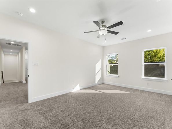 501 N Moore Street , Dallas Texas 75203