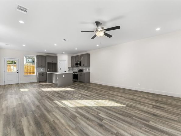 501 N Moore Street , Dallas Texas 75203