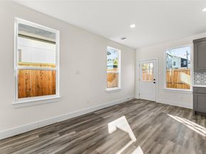 501 N Moore Street , Dallas Texas 75203