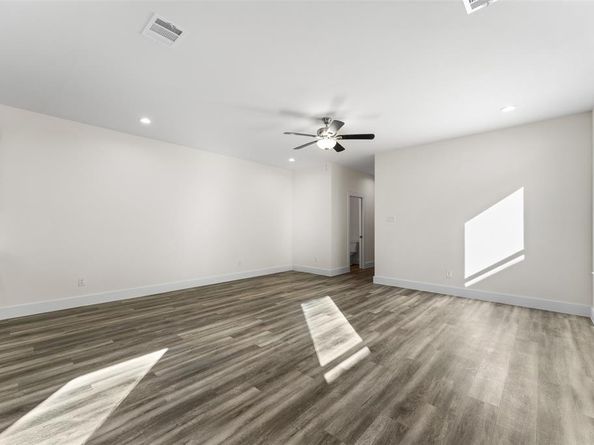 501 N Moore Street , Dallas Texas 75203