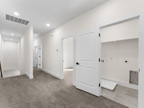 501 N Moore Street , Dallas Texas 75203