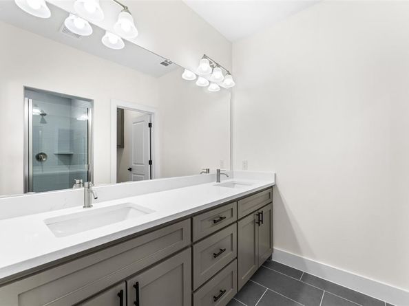 501 N Moore Street , Dallas Texas 75203