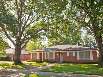 906  Sam Hill Street 