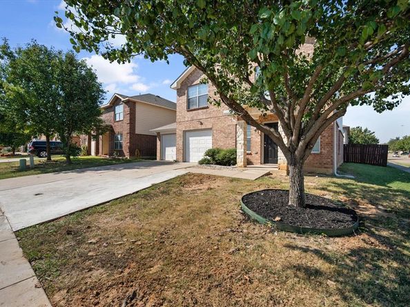 800  Green Heath Avenue , Fort Worth Texas 76120