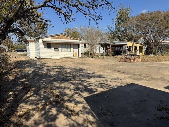 1658  Brookview Drive , Lancaster Texas 75146