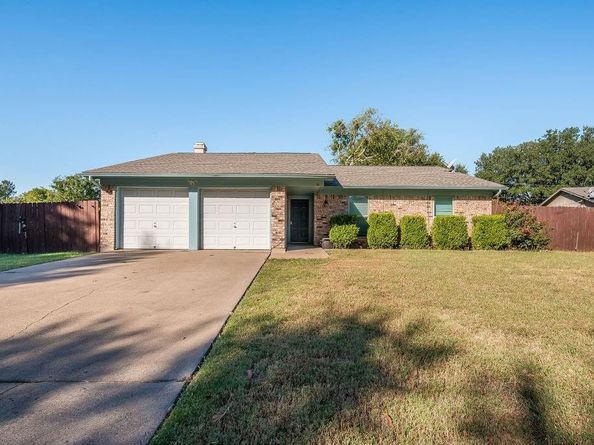 1108  Briar Court , Benbrook Texas 76126