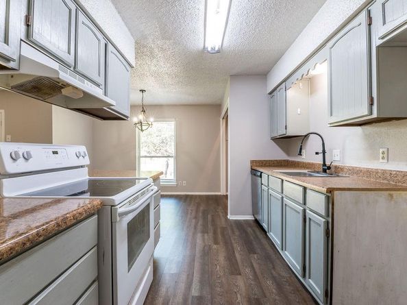 1108  Briar Court , Benbrook Texas 76126