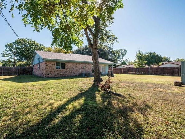1108  Briar Court , Benbrook Texas 76126