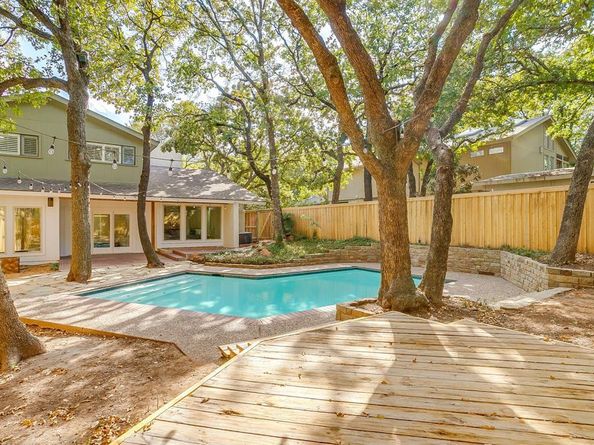 2305  Oak Forest Court , Arlington Texas 76012