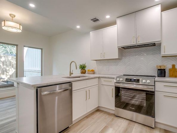 2305  Oak Forest Court , Arlington Texas 76012