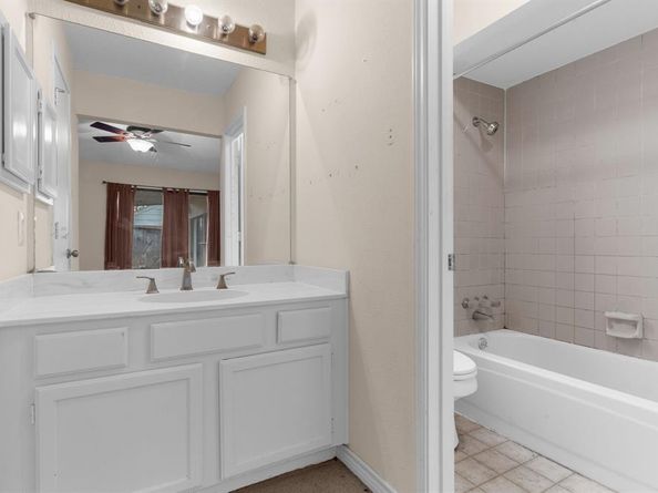 2230  Country Oaks Drive , Garland Texas 75040