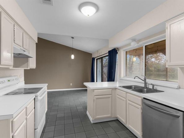 2230  Country Oaks Drive , Garland Texas 75040