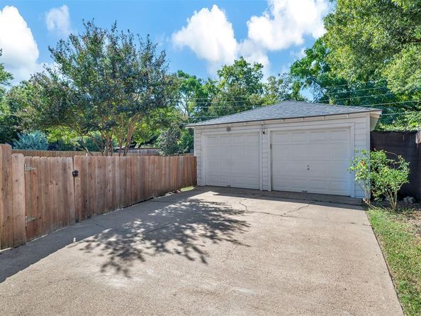 11729  Neering Drive , Dallas Texas 75218