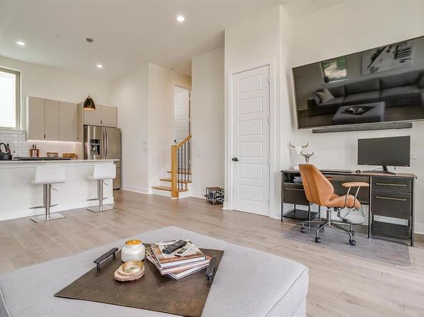 3231  Elihu Street  101, Dallas Texas 75210