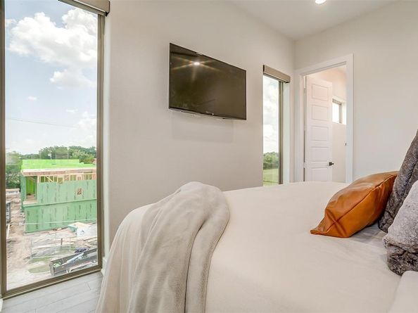 3231  Elihu Street  101, Dallas Texas 75210