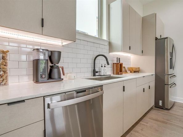 3231  Elihu Street  101, Dallas Texas 75210